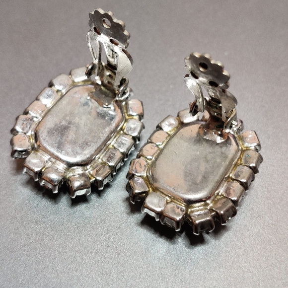 Vintage Signed Weiss White Milk Class Earrings - Picture 5 of 15